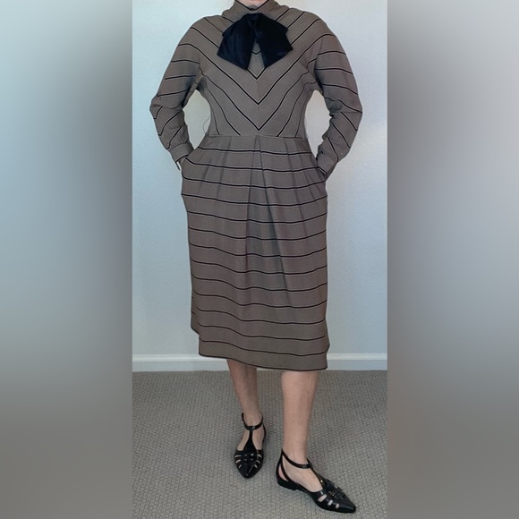 Vintage Silk Dress Size 8 by Richard Warren - Picture 4 of 9